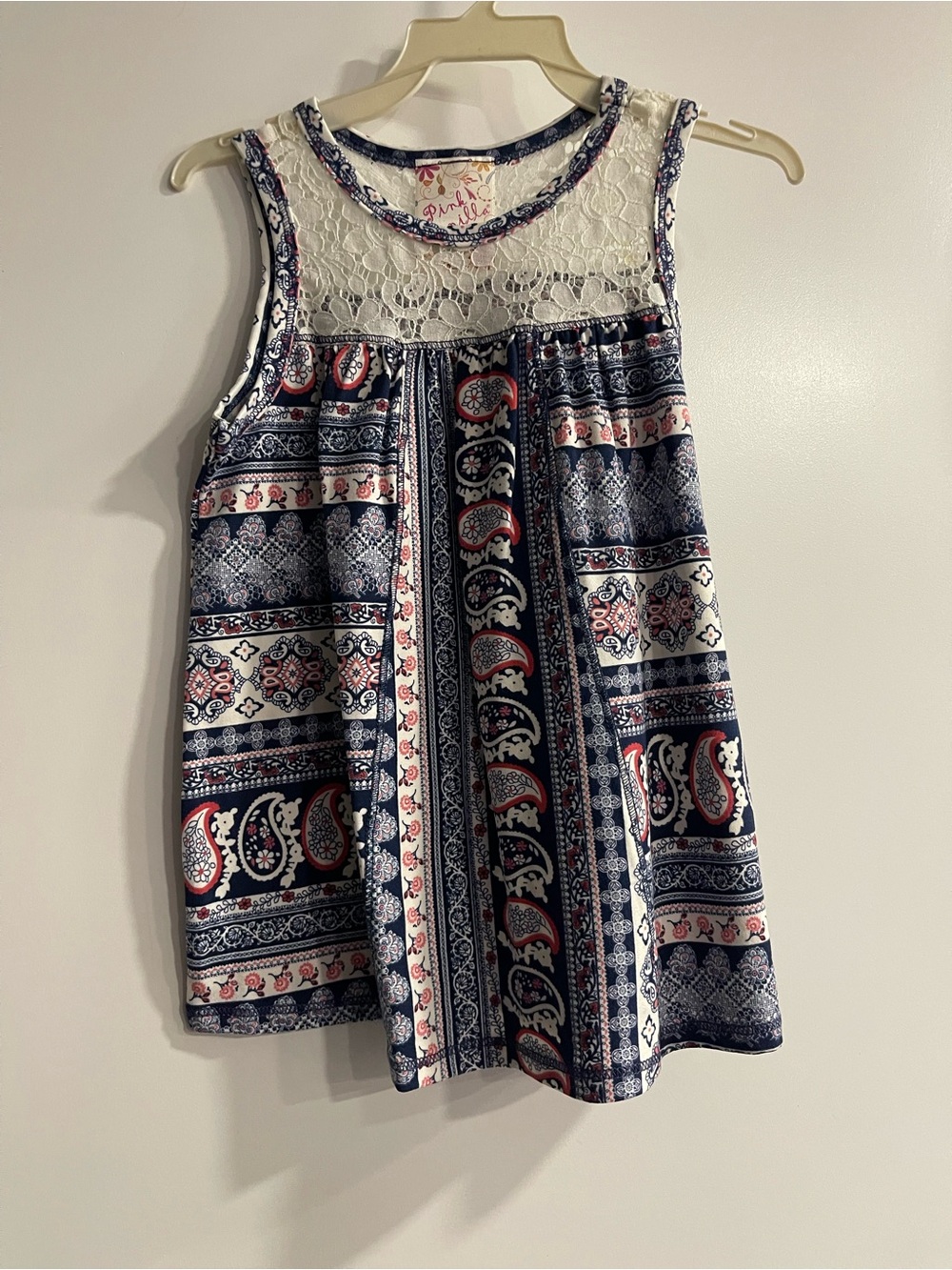 New Pink Vanilla Sleeveless Lace Yoke Paisley Print Tank - Navy & Red